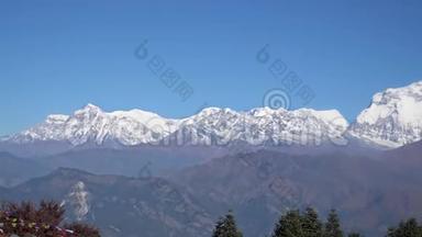 尼泊尔喜马拉雅山达拉吉里山雪峰。 潘山景观